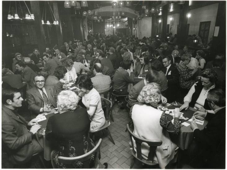 Schoppen troef in rokerig Palladium en Houtrust: in Den Haag kon je overal klaverjassen