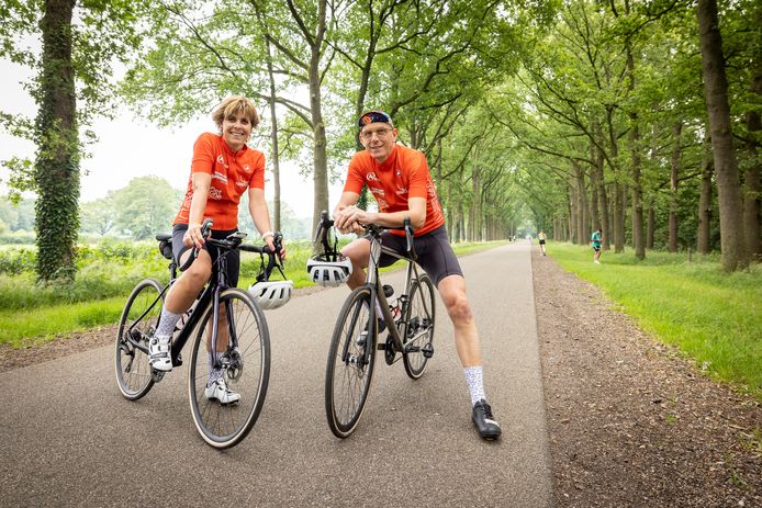 TT-2021-10457 - Almelo - Annemiek en Edwin Muller doen mee aan de Tour for Life, fietsen vanaf eind augustus 1300 kilometer (inclusief 19000 hoogtemeters) voor Daniel den Hoed kliniek. 
Editie: Almelo
Foto: Rikkert Harink  RH20210714