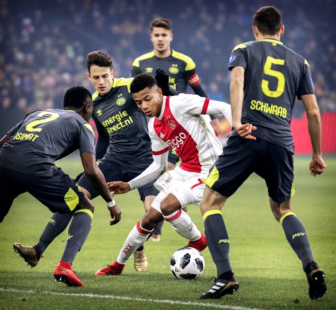 Ajax won de thuiswedstrijd tegen PSV eerder dit seizoen met 3-0.