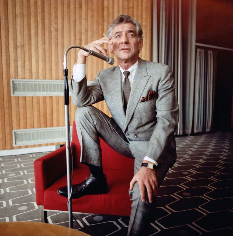 Leonard Bernstein in februari 1970, in de Queen Elizabeth Hall te Londen. Beeld Getty