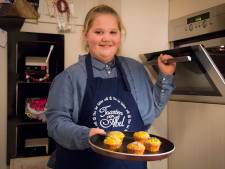 Yra (10) bakt op tv een taart voor haar klasgenootjes uit Hagestein