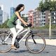 Hippe e-bike maakt vervuilende brommer en scooter overbodig