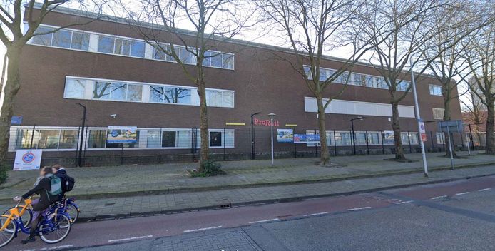 De verkeersleidingspost van ProRail bij het station van Zwolle.