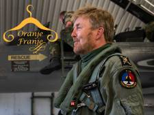 Willem-Alexander verruilt maatpak voor F16-uniform (en dat staat hem meer dan goed)
