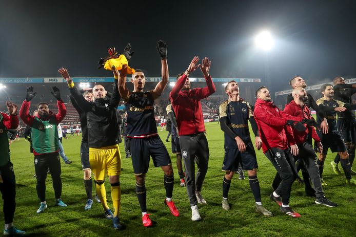 Les joueurs de l'Antwerp fêtent leur qualification pour la finale