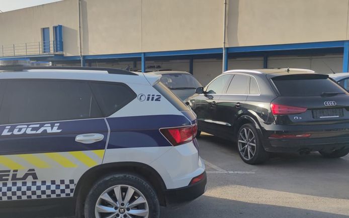 Toen de twee Belgen hun auto kwamen ophalen, werden ze gearresteerd.