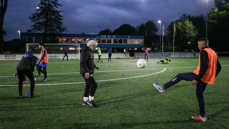 Trainer De Dijk We Moeten Landen In De Hoofdklasse Het Parool