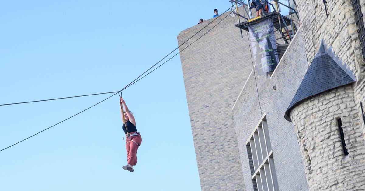 Nieuwe ‘City Hosts’ maken zichzelf bekend... via deathride van Het Steen | Antwerpen