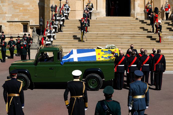 De kist van prins Philip werd bij zijn uitvaart op 17 april vervoerd met een Range Rover.