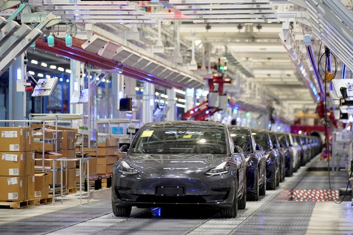 De productielijn van de Tesla Model 3 in de Chinese stad Shanghai