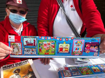 Opnieuw helft minder stickers verkocht (en weer anderhalf miljoen minder inkomsten) voor Rode Kruis