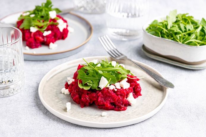 Bietenstamppot met geitenkaas en rucola.