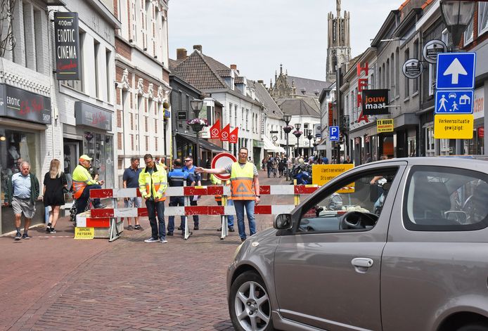 De Gentsestraat is dicht voor verkeer op zondagmiddag. Er wordt nu ook een looprichting ingesteld en er komen coronacoaches.