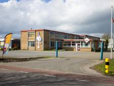 Minderjarige asielzoekers verlaten hotel in Ommen voor nieuwe bestemming: 'Incidenten zijn er niet geweest’