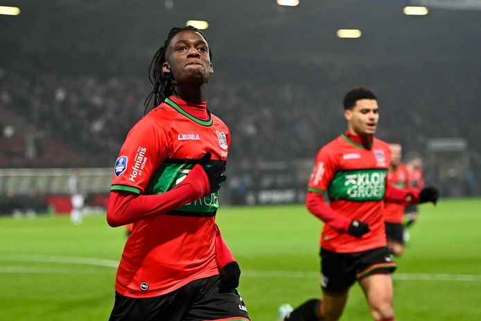 Ibrahim Cissoko juicht na zijn doelpunt voor NEC.