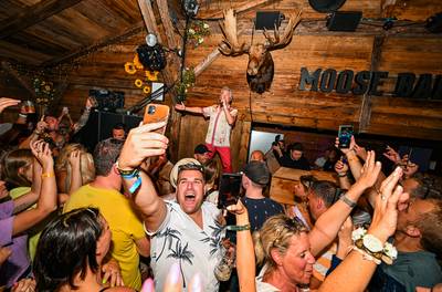 KIJK. “Mensen zongen alles mee”. Dit was Christoff in de Moose Bar op Tomorrowland