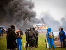 Deux manifestants entre la vie et la mort après les affrontements autour des bassines en France