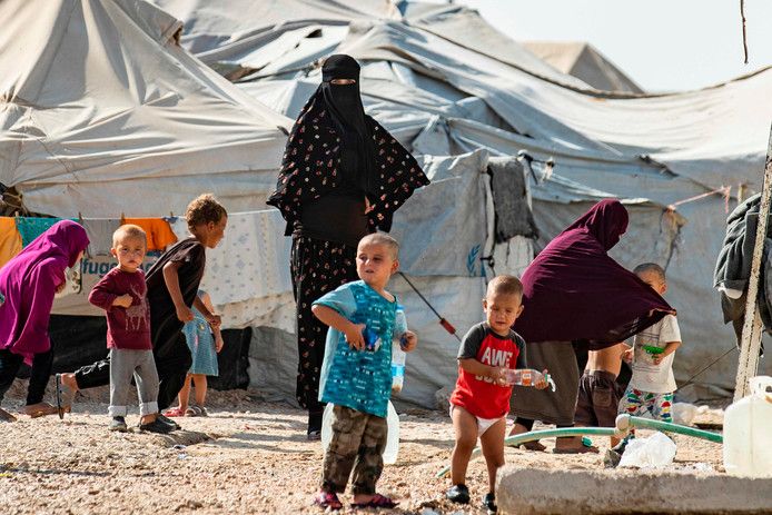Vrouwen en kinderen in een kamp voor familieleden van buitenlandse IS-strijders in het noorden van Syrië.