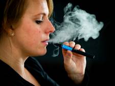 Vanaf morgen verbod op e-sigaretten in cafés en restaurants: ‘Het werd hoog tijd’