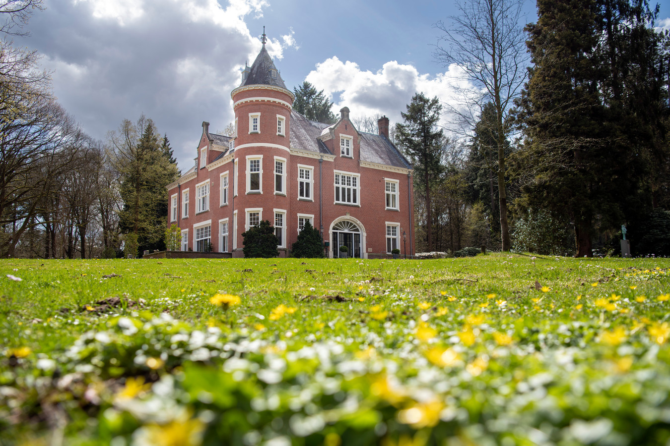 Wandelen langs beladen locaties in Apeldoorn licht op de schaduwkant