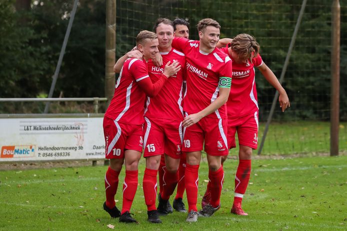 Daarlerveen viert de 2-0 tegen Daarle.