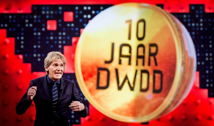 Presentator Matthijs van Nieuwkerk tijdens de opnames van de speciale jubileumeditie van De Wereld Draait Door (DWDD).