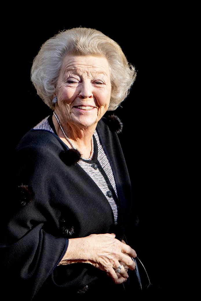 Prinses Beatrix komt aan bij het Koninklijk Paleis op de Dam