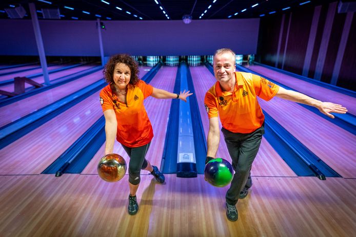 Marja van Dijk-Uittenbogaard en Marco Landman vertegenwoordigen Nederland op het EK bowlen voor 50-plus in Denemarken.