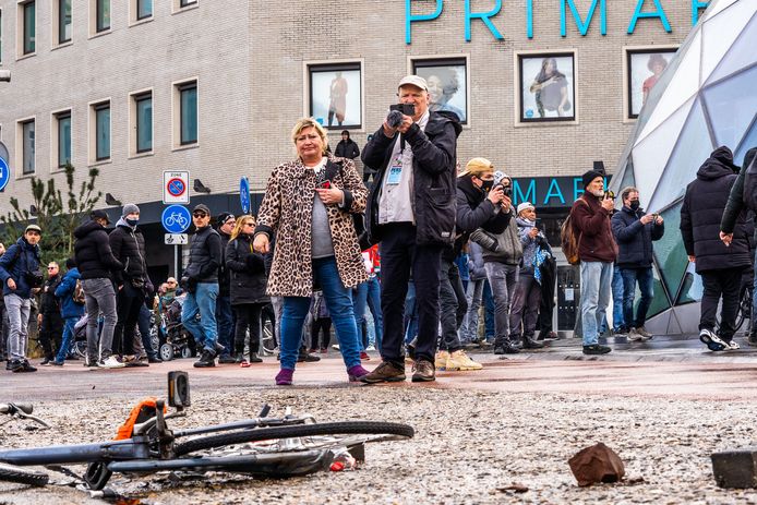 Chaos door zware rellen Eindhoven na anti lockdown demonstraties