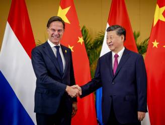 Voor het vertrek naar China heeft Nederlandse delegatie telefoons, iPads en laptops gewisseld