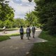 De wandelaar wordt hier uitgenodigd een andere weg in te slaan