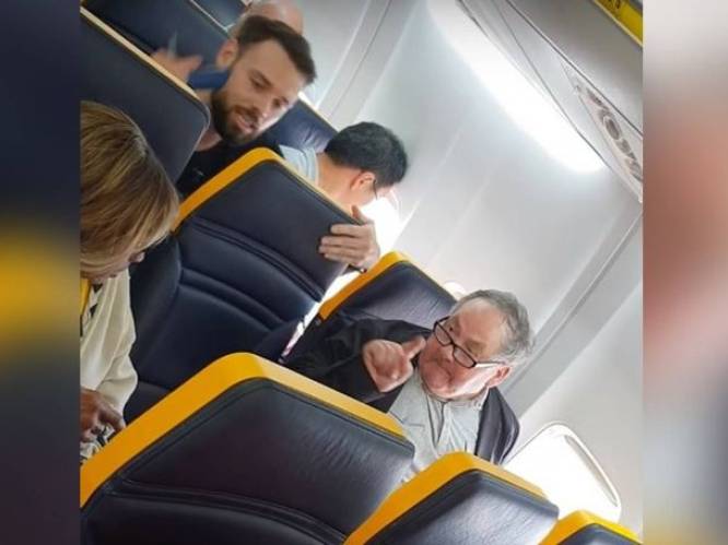 Tierende Ryanair-passagier zegt sorry: “Ik ben op geen enkele manier een racist”
