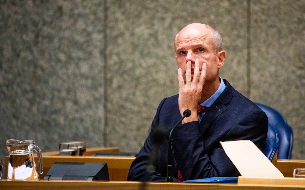 Minister van Buitenlandse Zaken, Stef Blok, tijdens het debat over Nederlandse steun aan de gewapende oppositie in Syrië. Beeld Freek van den Bergh / de Volkskrant