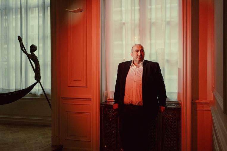 Fouad Ahidar, fractieleider van OneBrussels-Vooruit, is tegen een verbod op onverdoofd slachten. Beeld Wouter Van Vooren