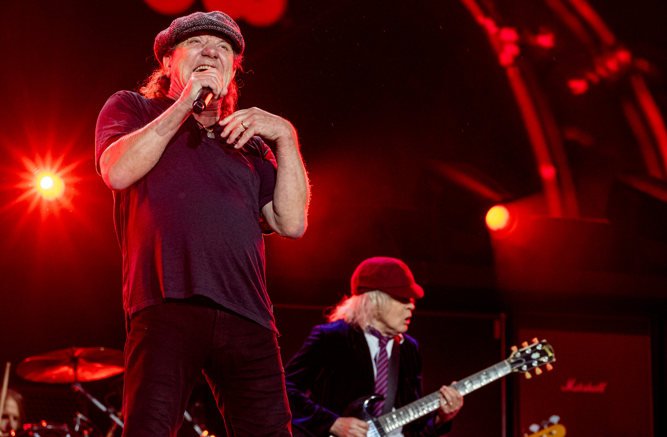 AC/DC zorgt voor een donderende Highway to Hell, dwars door de Johan ...