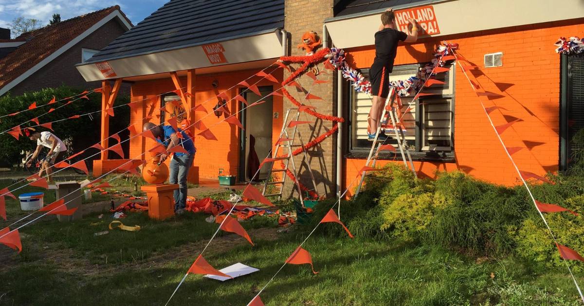 Hup Holland! Diessen heeft er zin in: huis aan de Echternachstraat compleet oranje geverfd - BD.nl
