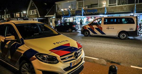 Overval op Albert Heijn in Amersfoort gepleegd door gemaskerde man met vuurwapen .