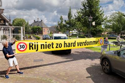 Knalgeel protest tegen hardrijders: ‘Noem het een staaltje burgerlijke ongehoorzaamheid’