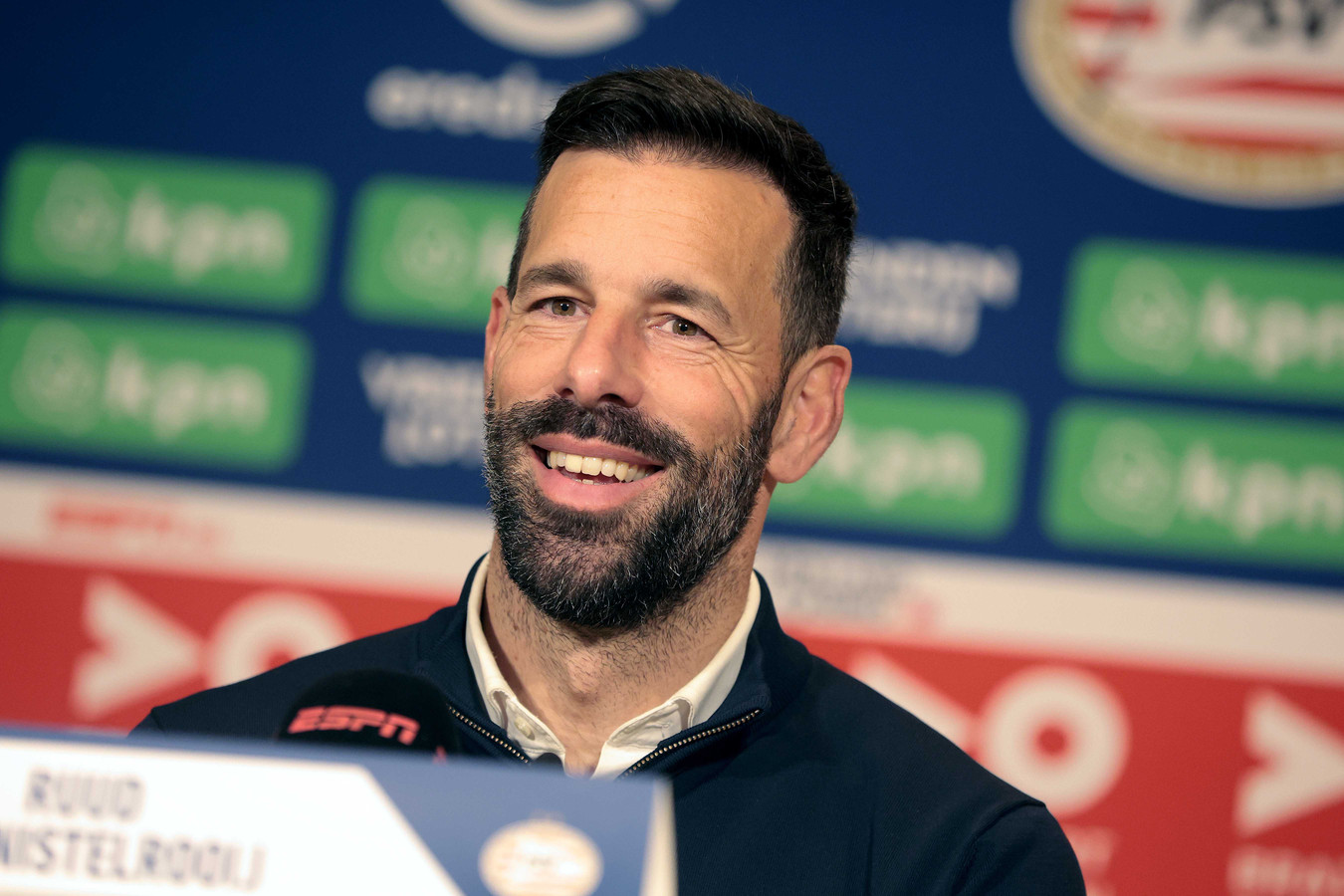 PSVtrainer Ruud van Nistelrooij licht zijn keuzes toe en ziet PSV