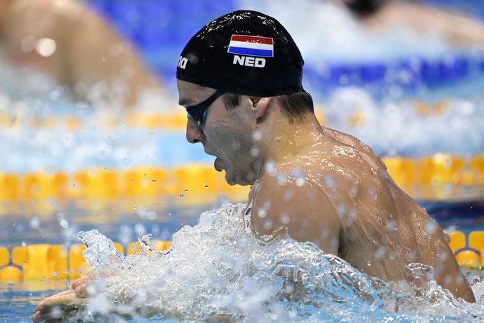 Portret Arno Kamminga Hij Kwam Graag Naar Het Zwembad Om Te Ontsnappen Aan De Ellende Olympische Spelen Premium Ad Nl