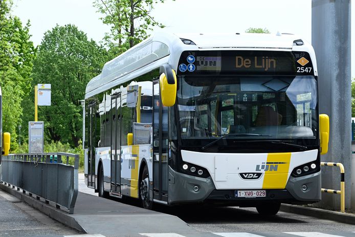 Een elektrische bus van De Lijn