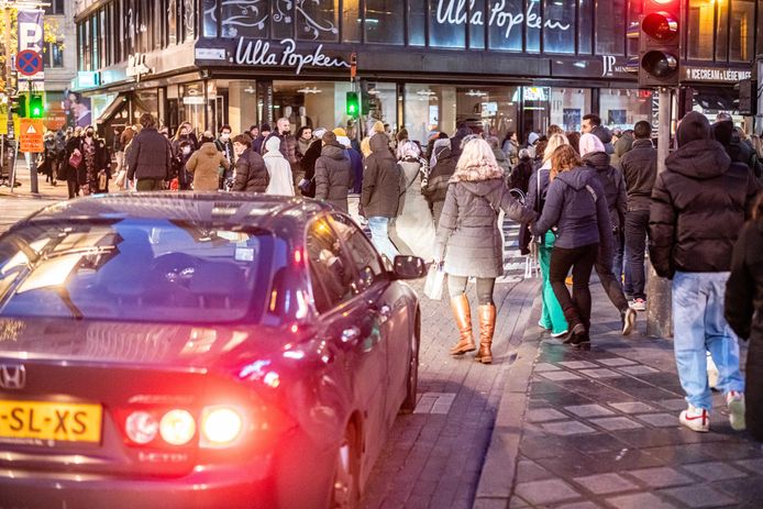 Drukte in het centrum van Antwerpen, waar ook veel Nederlanders komen winkelen. Beeld van vorige week.