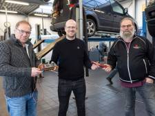 Zwagers laten Auto Service Haarle netjes achter voor opvolger: ‘Auto’s gaan altijd blinkend de deur uit’