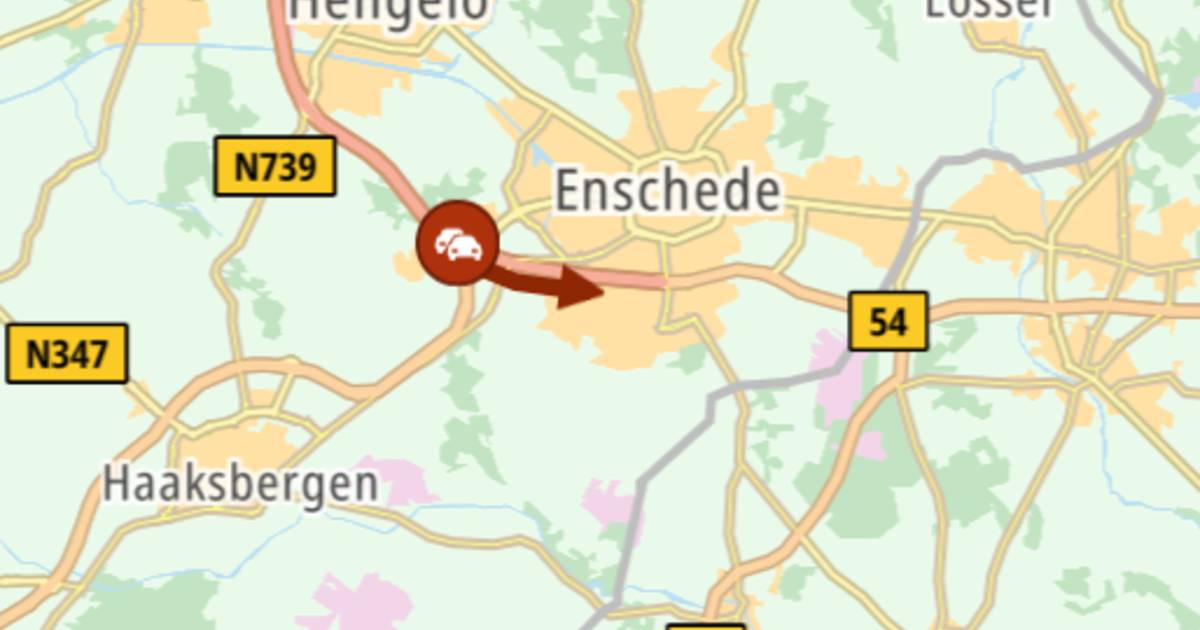 A35 bij Enschede-West afgesloten door ongeluk.