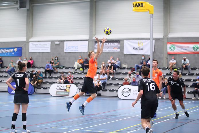 Jelmer Jonker, scorend tijdens een oefenduel tegen België, staat voor zijn eerste grote toernooi.