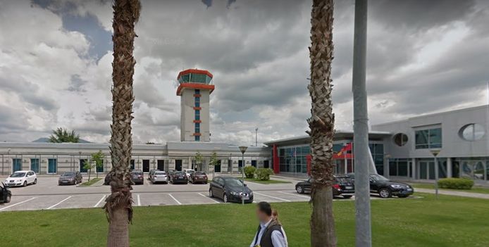 De luchthaven van Tirana.