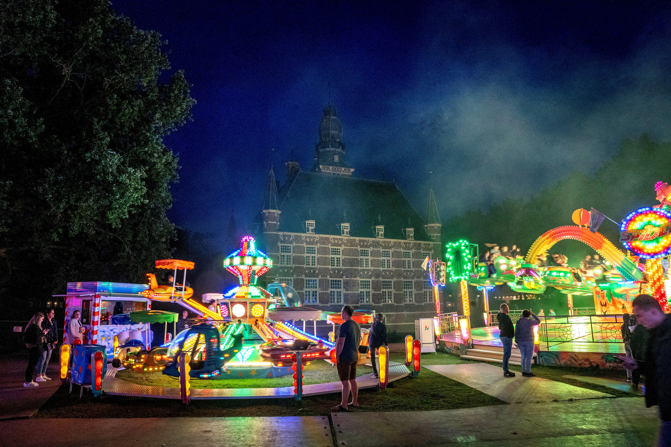 Kermis achter kasteel Wijchen is hit ‘Het is een mooi rondje geworden