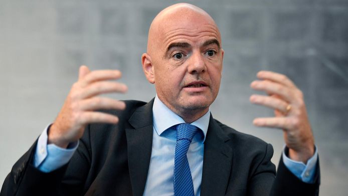 Si le projet de Mondial à 40 ou 48 "va être discuté les 13 et 14 octobre, lors du prochain Conseil de la Fifa", a exposé Infantino, le patron du foot mondial a bien précisé qu'une décision serait prise "certainement l'année prochaine". "Il faudra voir quel va être l'impact pour le football au niveau mondial", a-t-il ajouté.