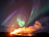 KIJK. Prachtig spektakel in IJsland: noorderlicht verschijnt boven vuurspuwende vulkaan