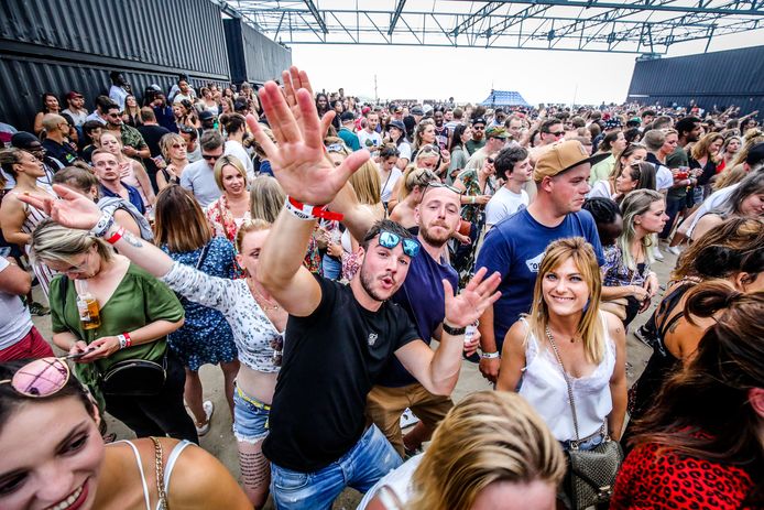 Wereldfestival Bomboclat laat strand van Zeebrugge daveren met twee  uitverkochte festivaldagen: “Op vier jaar tijd toch iets neergezet” |  Brugge 